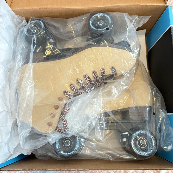 Sure-Grip Boardwalk Tan Retro Skates - Picture 11 of 12